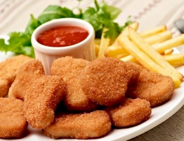 طريقة تحضير ناجتس الدجاج بالجبنة في المنزل بمذاق المطاعم وبمكونات صحية