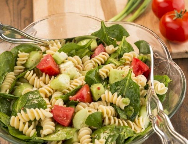 وصفة سلطة المكرونة بالخضار في البيت.. طعم شهي وسريع التحضير