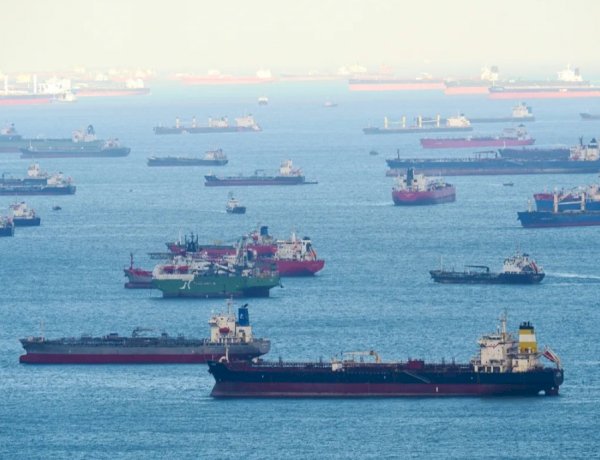 22 يومًا تفصل طهران عن كارثة كبرى.. هل يتوقف النفط الإيراني قريبًا؟