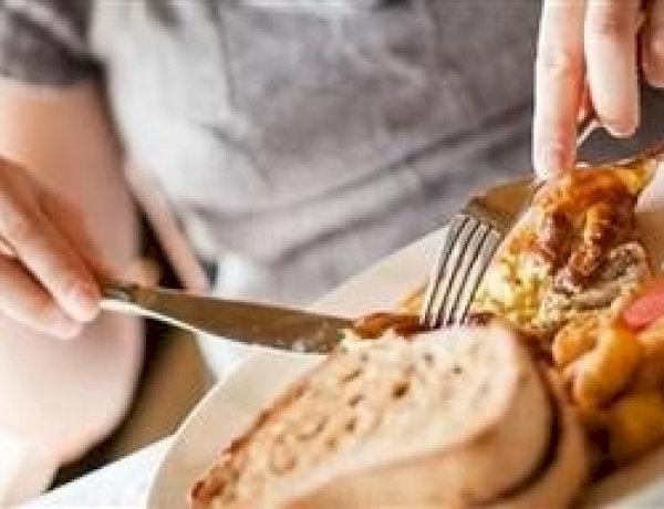 نصائح صحية بعد الإفراط في أكل العيد