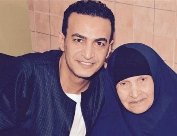 وفاة والدة الفنان سمسم شهاب ورسالة وداع مؤثرة يطلب فيها الدعاء