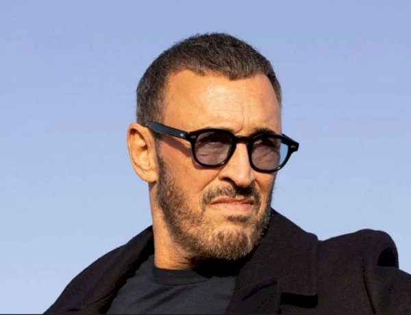 كاظم الساهر يكشف تفاصيل صادمة عن بداياته: نمت في المقاهي وعملت مقابل 5 دنانير