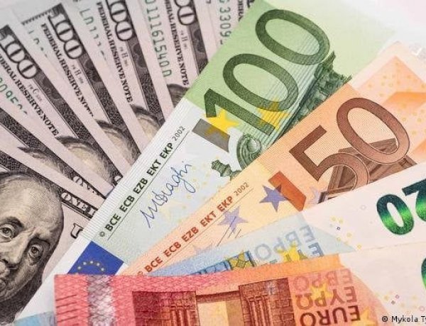 صعود الدولار عالميًا وسط دعم من عوائد السندات وتقلبات أسواق العملات