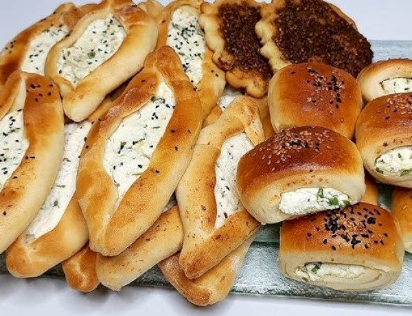 طريقة عمل فطائر الجبن والزعتر الهشة: وصفة سريعة ومثالية للفطور أو العشاء