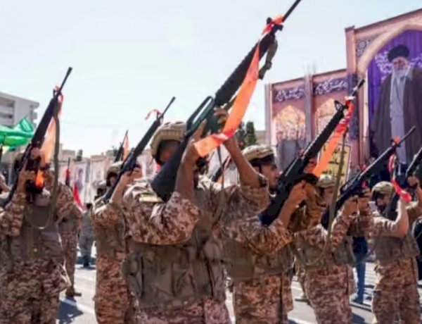 من المراهقين إلى الأطفال.. إيران توسع حضور الباسيج داخل المدارس