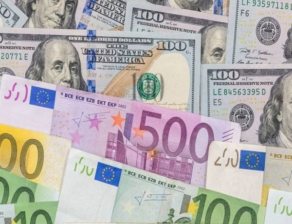الدولار واليورو والإسترليني والعملات العربية والأجنبية.. تعرف على أسعار البيع والشراء