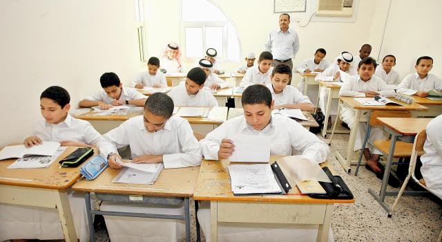 كورونا تكشف ضعف منظومة التعليم القطرية.. معلمون وأولياء أمور: زادت ضغوطنا النفسية