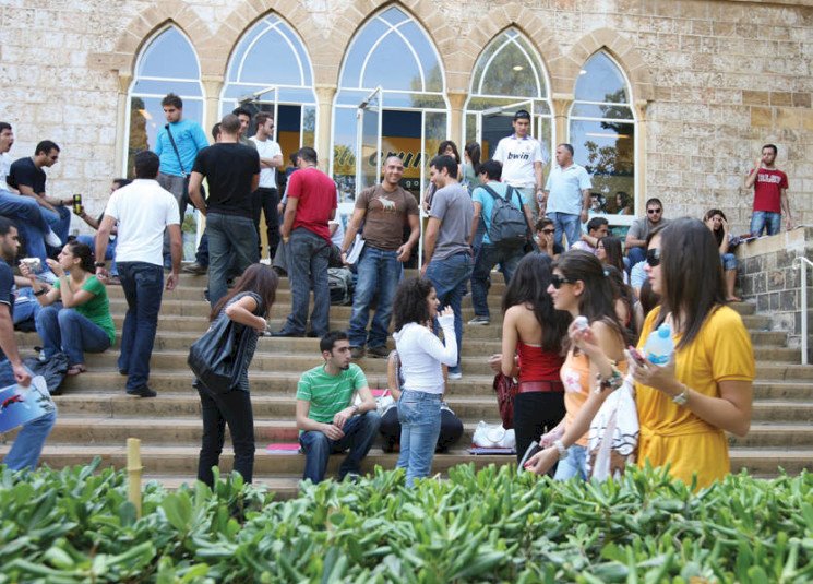 مليون عاطل في لبنان.. وشباب يؤكدون: هيمنة حزب الله وضعف الحكومة أضاع مستقبلنا