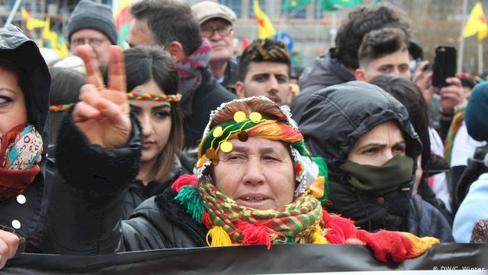 تعذيب وقتل بالسجون.. الأكراد يروون معاناتهم في تركيا