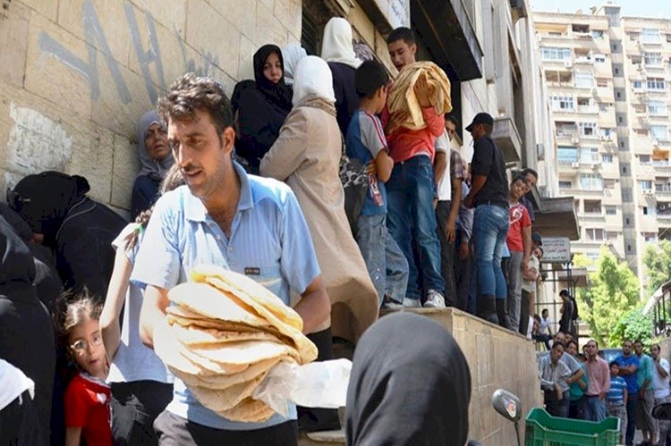 السوريون: طوابير لا تنتهي.. والخبز يباع في السوق السوداء