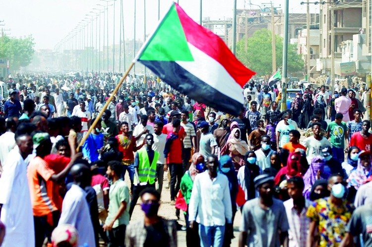 رفع السودان من قوائم الإرهاب.. نهاية عزلة وبداية عصر اقتصادي جديد