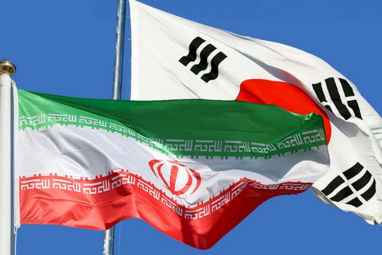 إيران تواصل جرائمها وتستولي على سفينة كورية في الخليج