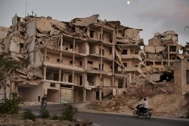 بين القصف الصاروخي ونزوح المواطنين.. تركيا تشعل النيران في القرى السورية