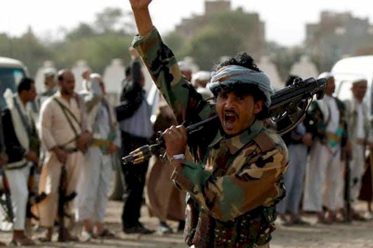 خبراء يمنيون: الحوثي يعتمد على جاهل وهارب في إدارة الميليشيات