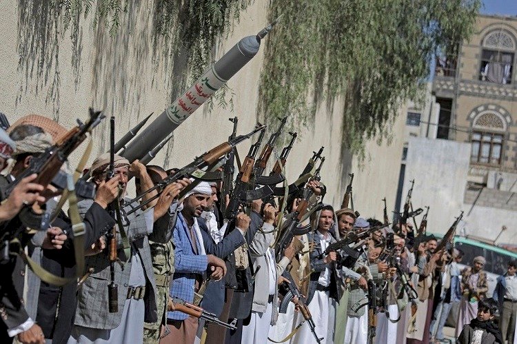 بالأدلة: الأمم المتحدة تكشف إرسال إيران أسلحة ثقيلة للحوثيين