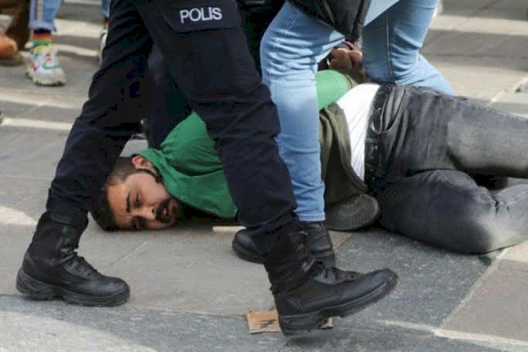 انتهاكات وجرائم حرب في تركيا.. شرطة أردوغان تعتدي جنسيًا على المتظاهرين