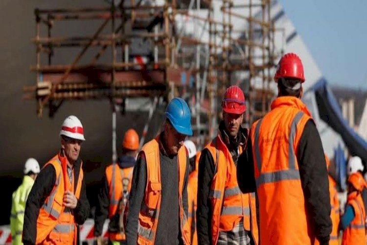 الحكومة التركية تتجاهل استغاثات عمال البناء بعد وقف رواتبهم 3 أشهر