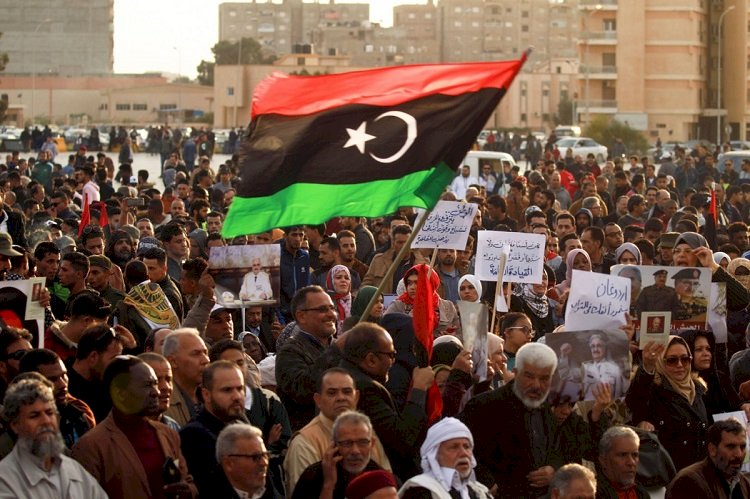 في الذكرى العاشرة للثورة.. خبراء يكشفون كيف مهد الإخوان لاحتلال ليبيا؟