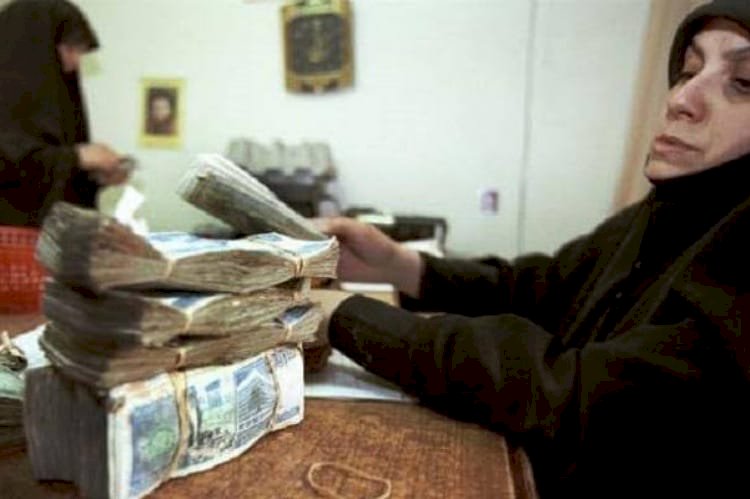 اللبنانيون يقاضون البنوك في الخارج.. ومواطنون: حزب الله سبب الخراب