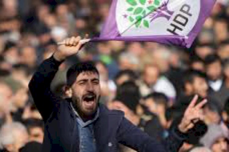 حل حزب الشعب الديمقراطي.. كيف استخدم أردوغان القضاء لمحاربة معارضيه؟