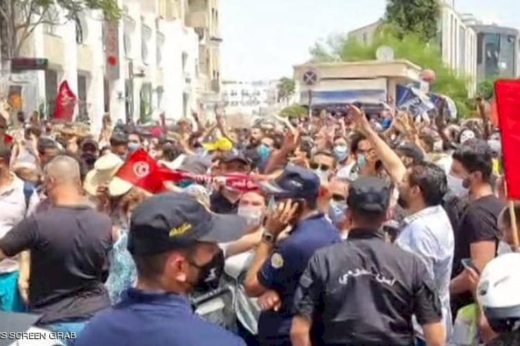 إسقاط الحكومة والإخوان وإنقاذ الشعب.. إلى أين تتجه احتجاجات تونس؟