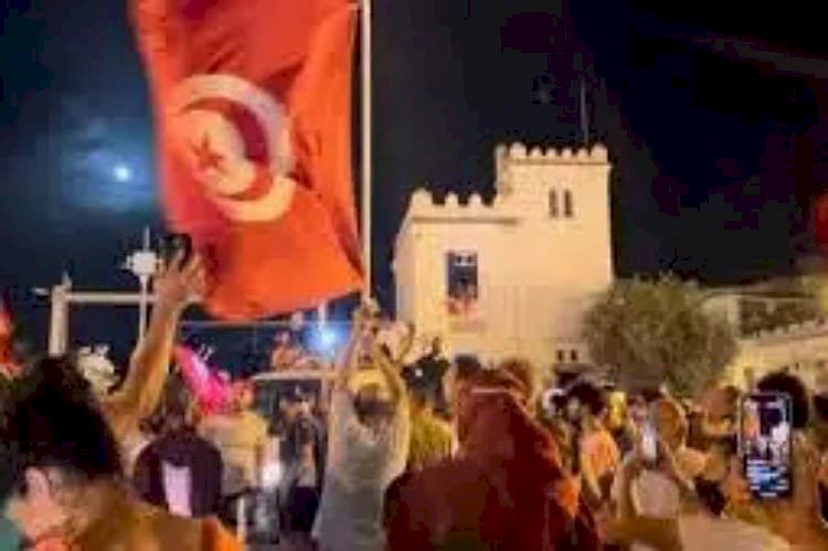 هجوم شعبي وفتح تحقيقات قضائية.. تضيق الخناق على الإخوان في تونس