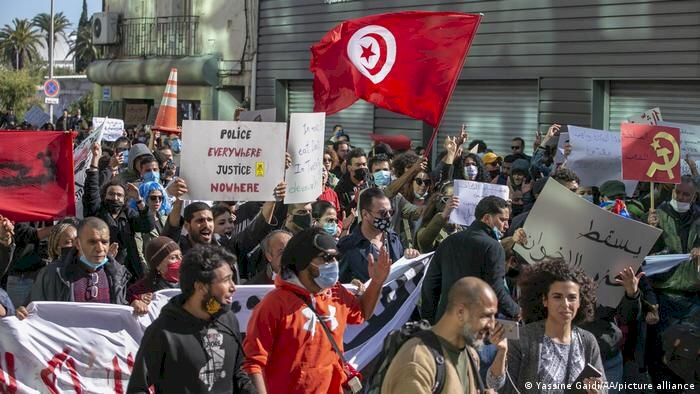 التونسيون يتظاهرون لمحاسبة الإخوان.. وسياسيون: الحركة أثبتت فشلها