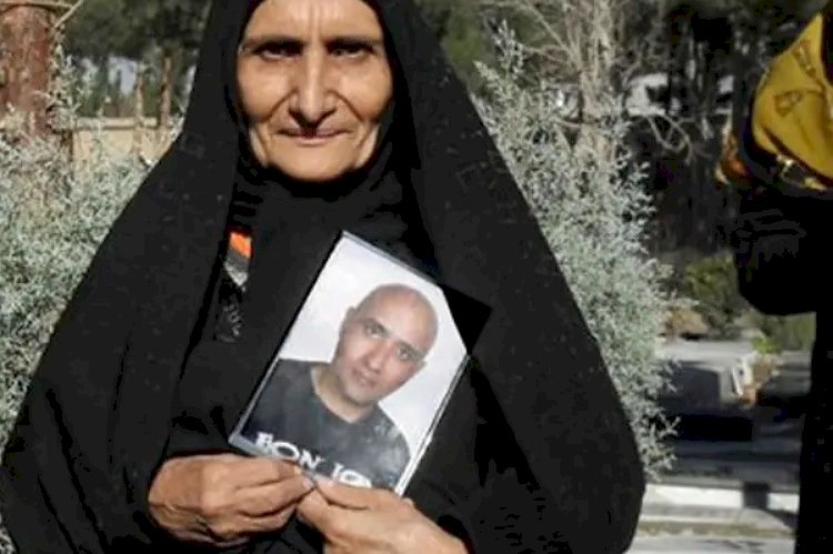 رسالة والدة ضحية التعذيب في السجون الإيرانية لبايدن.. تحذير شديد اللهجة يزعج الملالي