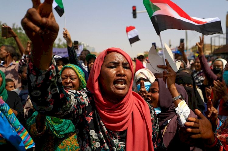 الأوضاع تتصاعد في الخرطوم.. وخبير سوداني: الحوار هو الحل