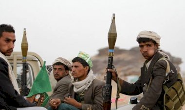 الحوثي يواصل جرائمه ضد اليمنيين.. محلل سياسي يطالب بفرض عقوبات على الميلشيا الإرهابية