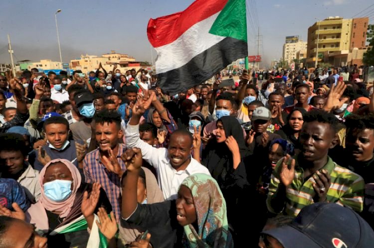 رفض شعبي سوداني للإخوان.. والمتظاهرون يرفضون حلف الجماعة