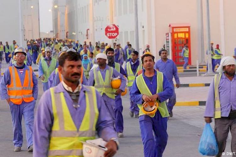 كابوس بالنسبة لنا.. عمال كأس العالم يروون معاناتهم داخل قطر