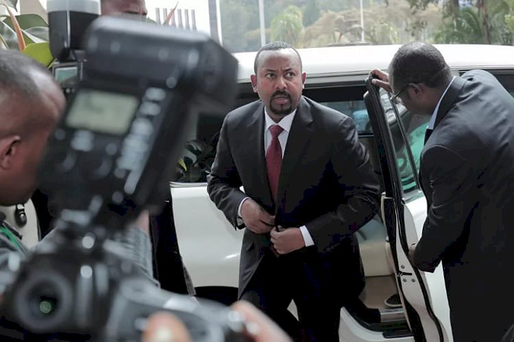 بعد انتهاكات آبي أحمد.. خبير إفريقي: الأوضاع تزداد سوءاً في إثيوبيا