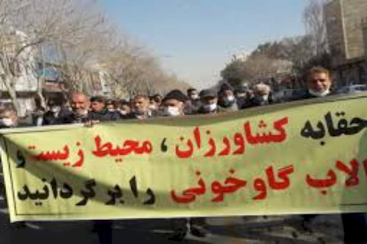 مظاهرات غير مسبوقة.. العمال ينتفضون أمام البرلمان الإيراني وهتافات ضد الحكومة