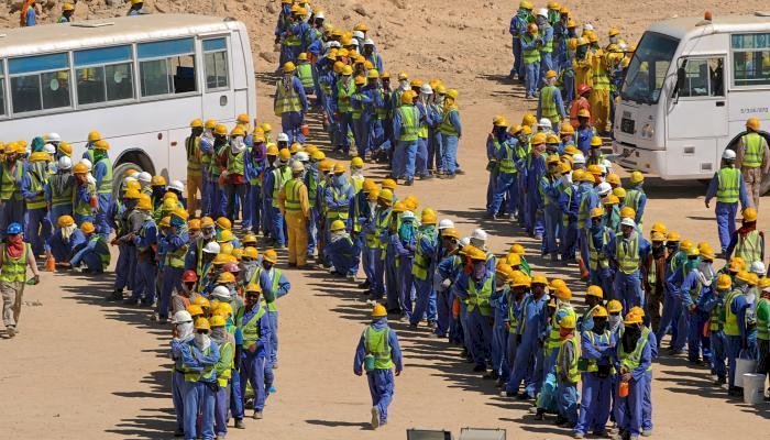 هيومان رايتس ووتش تؤكد استمرار انتهاك قطر حقوق العمال