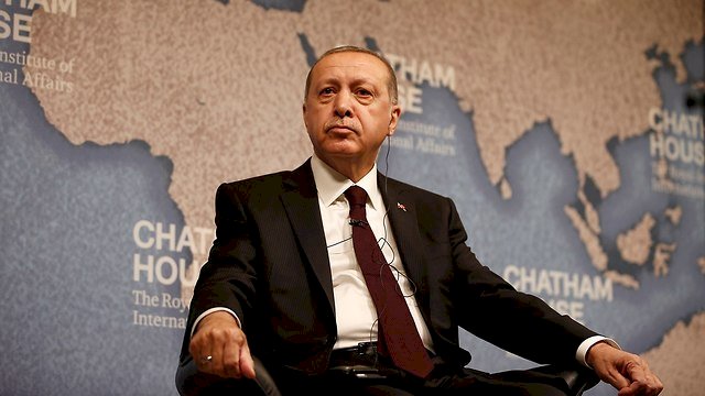 بعد لقاء هرتسوغ وأردوغان.. تركيا تُسلِّم الفلسطيني عمري عودة لإسرائيل