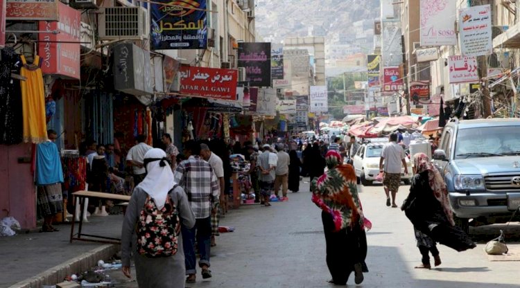 رمضان وإرهاب الحوثي.. اليمنيون يستغيثون: نتسوّل لإطعام أطفالنا