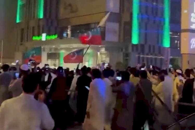لدعم عمران خان.. تظاهرات باكستانية في قطر تهدد بفوضى عارمة