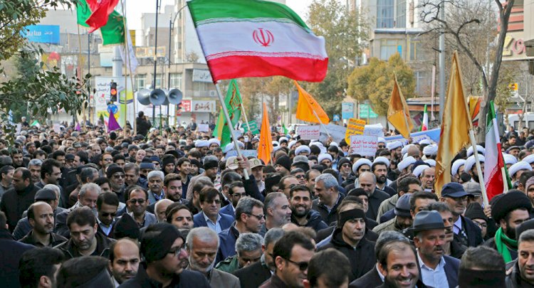 متخصص في الشؤون الإيرانية يكشف فشل النظام الإيراني في التعامل مع الأزمات
