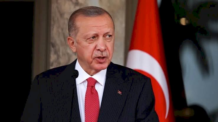 أردوغان يسنّ قوانين جديدة لقمع المعارضة في الإعلام قبل الانتخابات