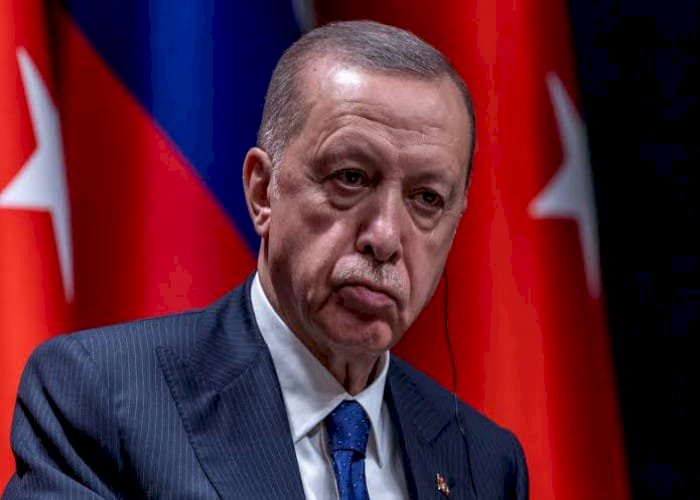 الإيكونوميست: أردوغان يشعل الأزمات في محاولة يائسة للفوز بالانتخابات