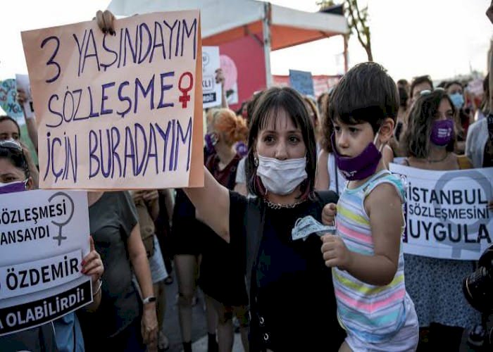 بعد ارتفاع معدلات العنف.. الأمم المتحدة تطالب تركيا بحماية المرأة والعودة لاتفاقية إسطنبول
