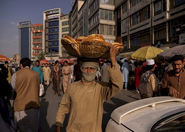 إننا جوعى.. ملايين الأفغان معرَّضون للمجاعة نتيجة سياسات طالبان