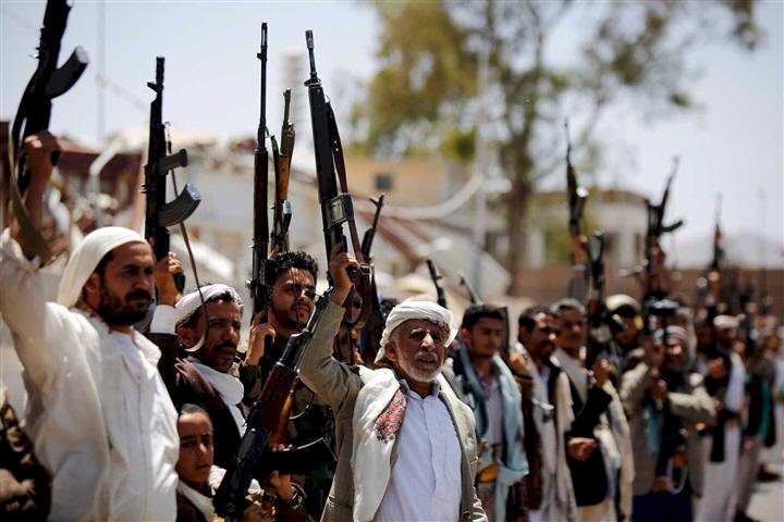 كاتب يمني يكشف مخطط الإخوان والحوثيين باستخدام اللجان الإعلامية لهدم استقرار الجنوب