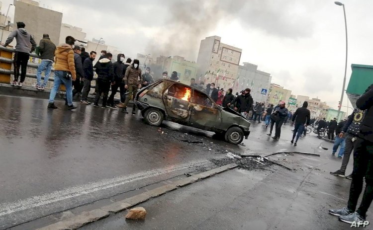 إيران.. هل يصبح مقتل أميني القشة التي تقسم ظهر المرشد؟