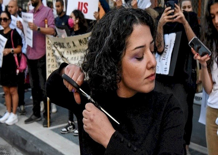 إيران.. كيف كشفت الاحتجاجات النسائية ضعف نظام الملالي؟