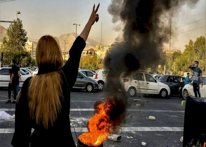 الذخيرة الحية.. آخِر أوراق النظام الإيراني للنجاة من خطر الاحتجاجات الكبرى