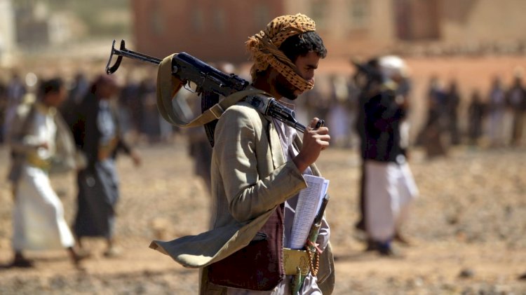 أسوشيتد برس: قصف ميليشيا الحوثي يستهدف المدنيين في تعز