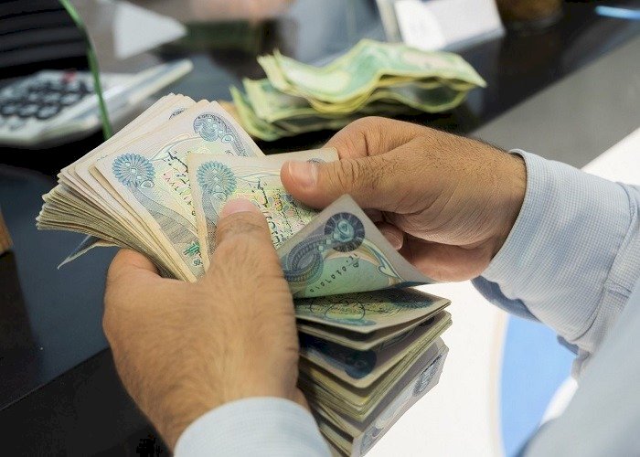 إجراءات مكثفة لمنع انهيار الدينار.. العراق ينقذ آخِر ما تبقى من الاقتصاد