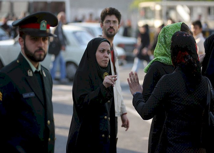 إيران تخدع العالم بوقف عمل شرطة الأخلاق واستغلالها أدوات قمعية أخرى